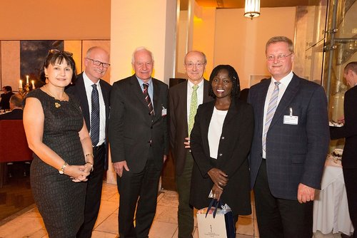 AiF-Präsidentin Karmann-Proppert, Dr. Haep, die MdB Cajus J. Caesar und Helmut Heiderich, Dr. Obama sowie AiF-Vizepräsident Prof. Matthias Rehahn (v.l.)