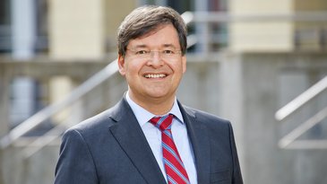 Prof. Dr. Sebastian Bauer