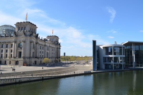 Reichstagsgebäude mit Paul-Löbe-Haus