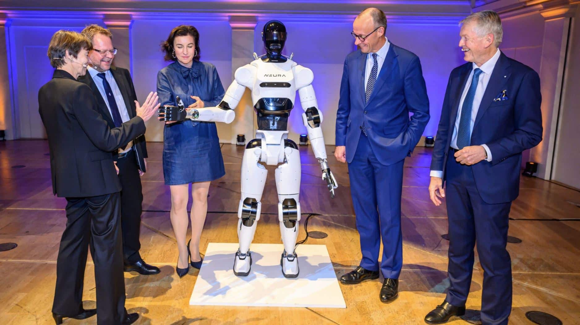 Prof. Dr. Claudia Eckert, Jens Knut Fabrowsky, Bundesforschungsministerin Dorothee Bär, Bundeskanzler Friedrich Merz, Prof. Dr.-Ing, Thomas Weber