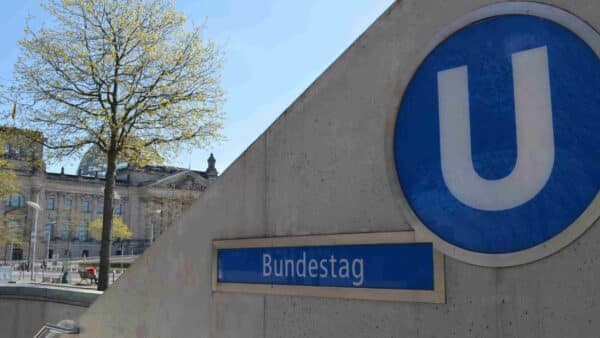 Symbolbild vom U-Bhf Bundestag in Berlin