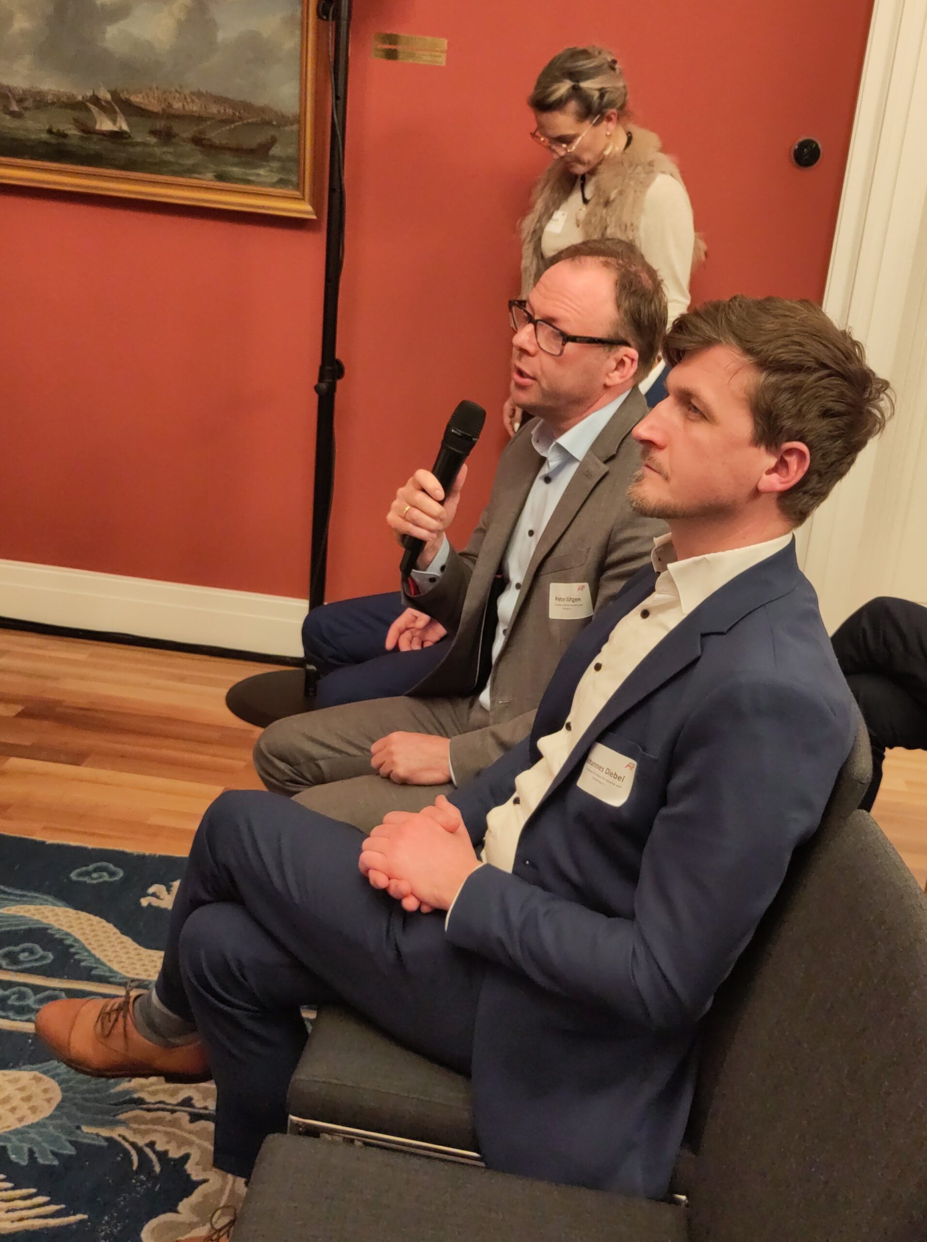 © AIF Herr Diebel und Herr Dültgen. Herr Dültgen spricht.