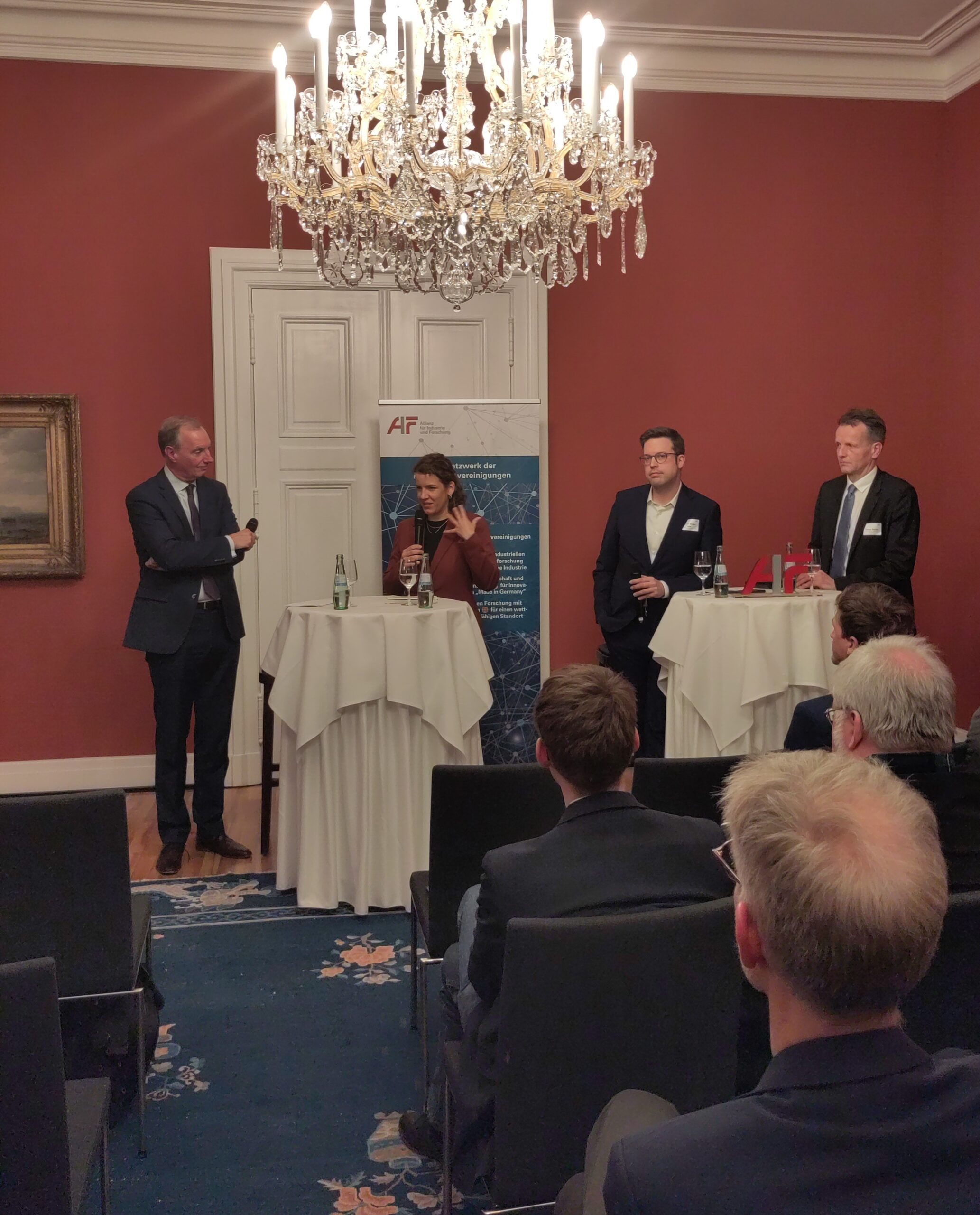 © AIF Podiumsdiskussion mit Dr. Heider, Dr. Seitzl, Herrn Müller und Herrn Reiche.