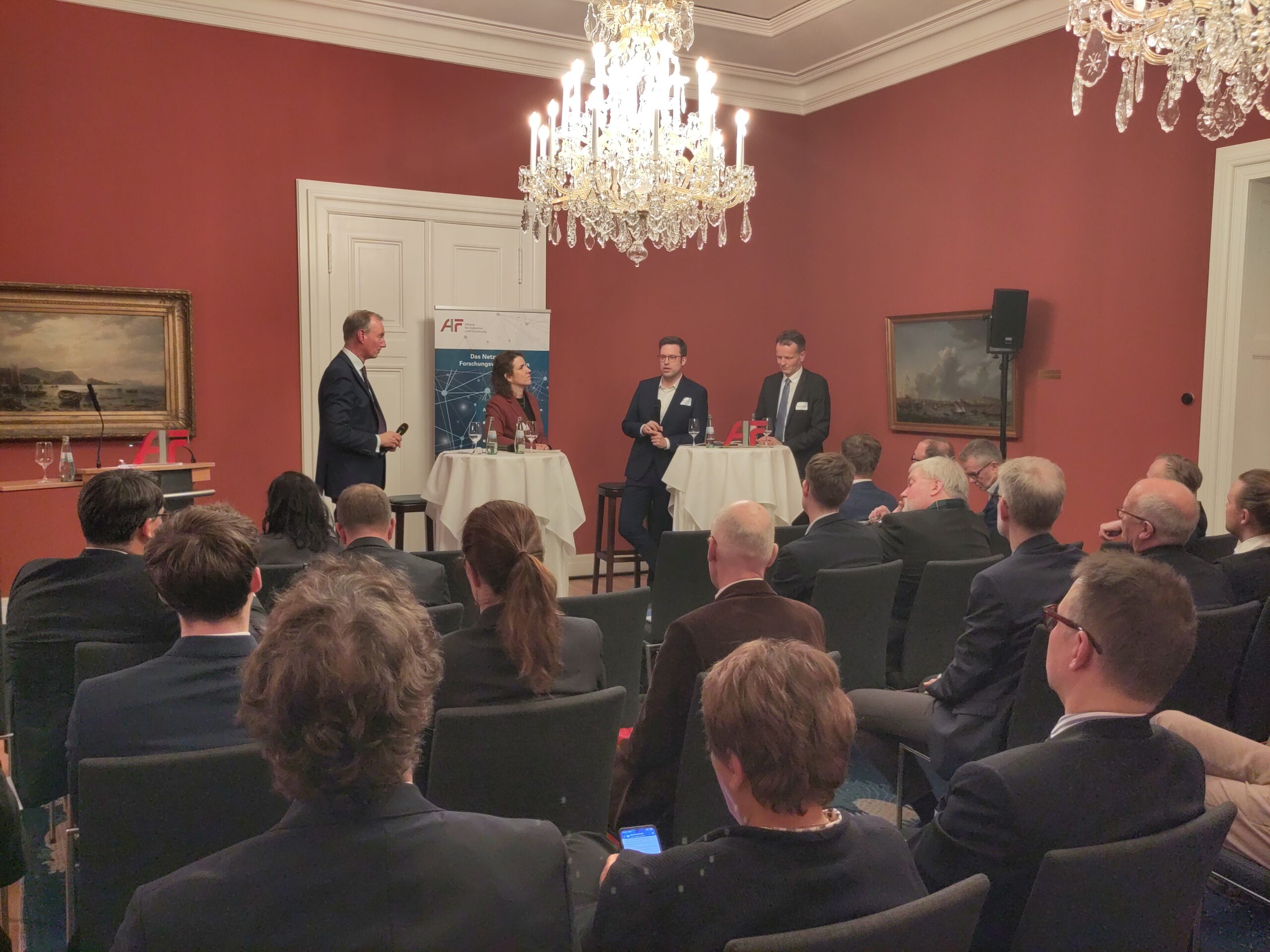 © AIF Podiumsdiskussion mit Dr. Heider, Dr. Seitzl, Herrn Müller und Herrn Reiche.