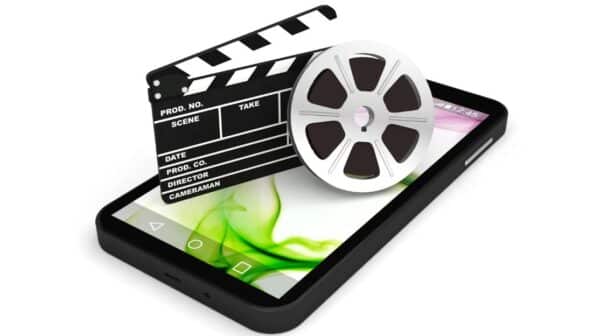 Symbolbild: Smartphone mit Filmrolle und Filmklappe